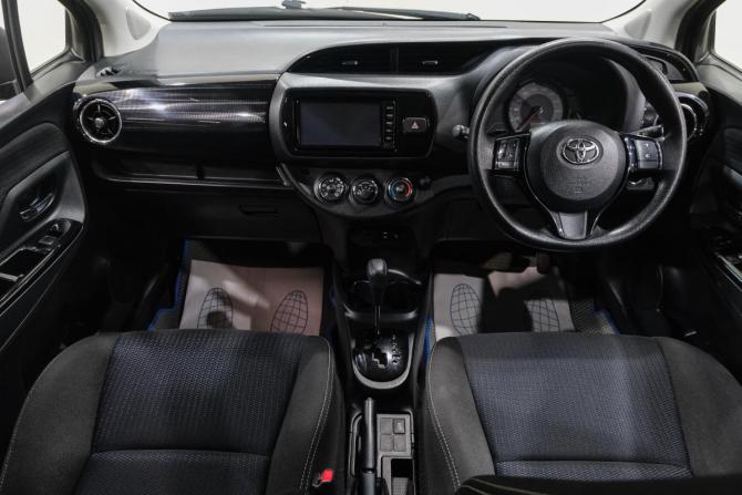 Toyota Vitz III (XP130) Рестайлинг 2 с пробегом 2018 года, цена 999 000 рублей, 140200 км, хэтчбек, Автокод Объявления