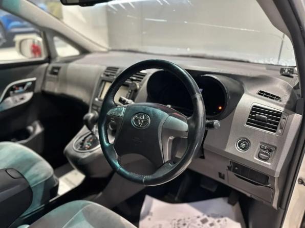 Toyota Mark X ZiO с пробегом 2009 года, цена 805 000 рублей, 312000 км, компактвэн, Автокод Объявления