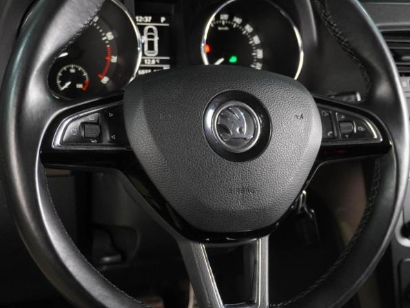 Skoda Yeti I Рестайлинг с пробегом 2016 года, цена 1 499 000 рублей, 146037 км, внедорожник, Автокод Объявления