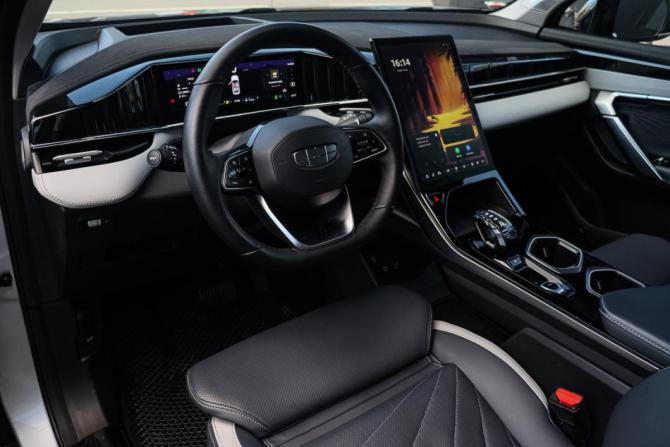 Geely Atlas II с пробегом 2024 года, цена 3 300 000 рублей, 12816 км, внедорожник, Автокод Объявления