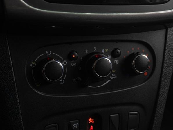 Renault Sandero II Рестайлинг с пробегом 2019 года, цена 1 049 000 рублей, 90075 км, хэтчбек, Автокод Объявления