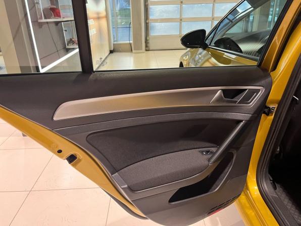 Volkswagen Golf VII Рестайлинг с пробегом 2018 года, цена 1 599 000 рублей, 222000 км, хэтчбек, Автокод Объявления