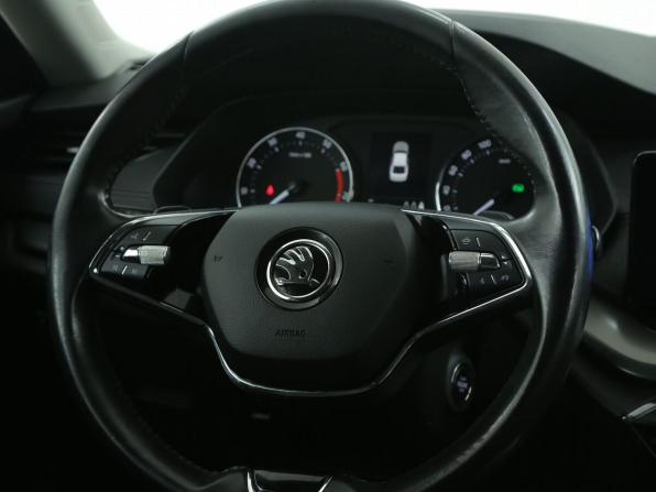 Skoda Octavia IV (A8) с пробегом 2021 года, цена 1 716 000 рублей, 171700 км, лифтбек, Автокод Объявления
