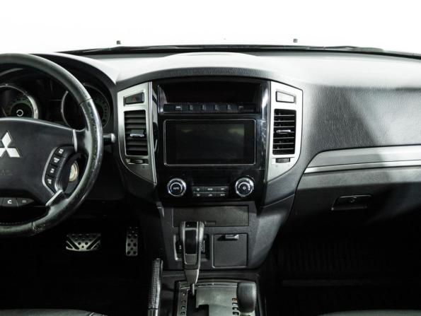 Mitsubishi Pajero IV Рестайлинг 2 с пробегом 2017 года, цена 2 199 777 рублей, 262395 км, внедорожник, Автокод Объявления
