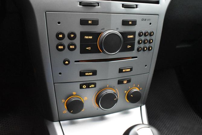 Opel Astra H Рестайлинг с пробегом 2009 года, цена 400 000 рублей, 175776 км, хэтчбек, Автокод Объявления