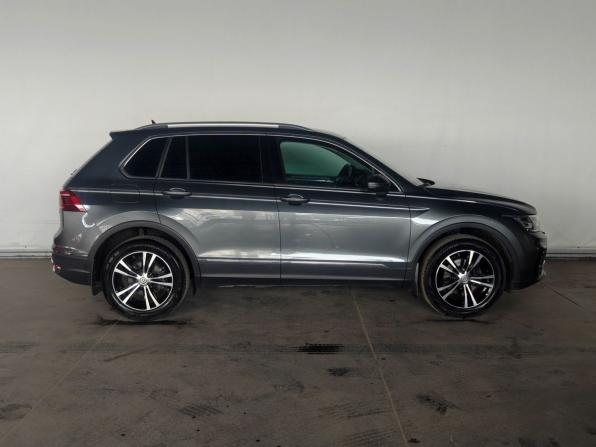 Volkswagen Tiguan II Рестайлинг с пробегом 2021 года, цена 3 020 000 рублей, 51177 км, внедорожник, Автокод Объявления