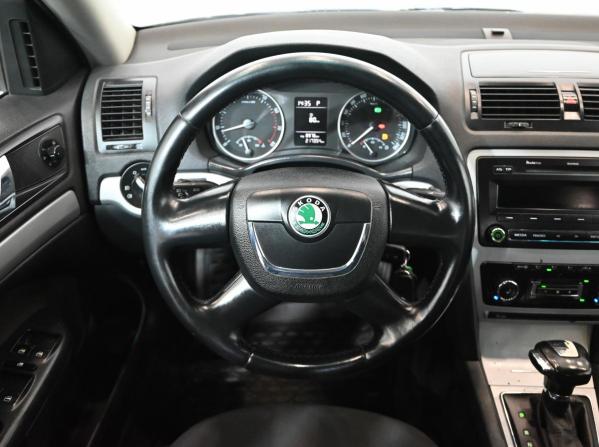 Skoda Octavia II (A5) Рестайлинг с пробегом 2011 года, цена 850 000 рублей, 217347 км, лифтбек, Автокод Объявления