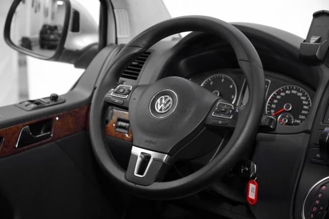 Volkswagen Multivan T5 Рестайлинг с пробегом 2010 года, цена 1 289 000 рублей, 167000 км, минивэн, Автокод Объявления