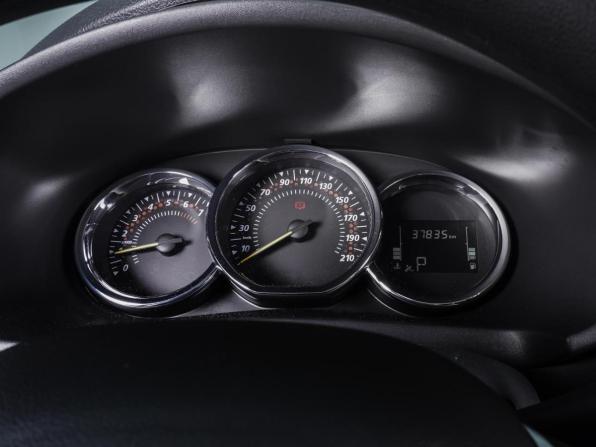 Renault Logan II Рестайлинг с пробегом 2022 года, цена 1 449 000 рублей, 37835 км, седан, Автокод Объявления