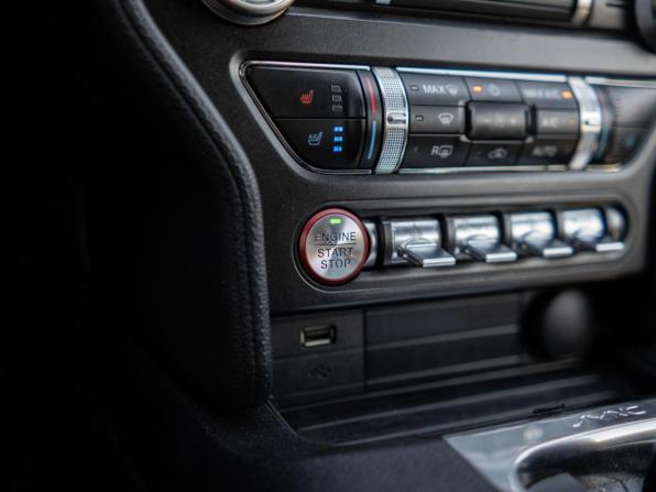Ford Mustang VI Рестайлинг с пробегом 2019 года, цена 3 399 000 рублей, 140907 км, кабриолет, Автокод Объявления