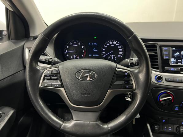 Hyundai Solaris II с пробегом 2017 года, цена 950 000 рублей, 267000 км, седан, Автокод Объявления