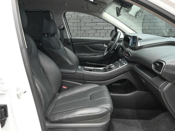 Hyundai Santa Fe IV Рестайлинг с пробегом 2023 года, цена 4 160 000 рублей, 61180 км, внедорожник, Автокод Объявления