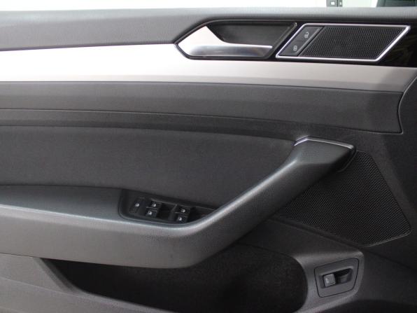 Volkswagen Passat B8 с пробегом 2019 года, цена 2 499 900 рублей, 45406 км, седан, Автокод Объявления