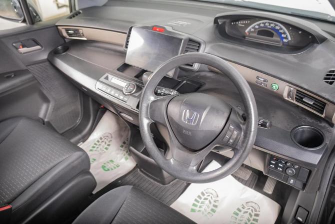 Honda Freed I Рестайлинг с пробегом 2012 года, цена 1 199 000 рублей, 103701 км, компактвэн, Автокод Объявления