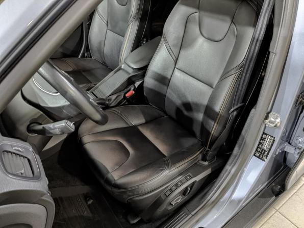 Volvo V40 II Рестайлинг с пробегом 2019 года, цена 2 390 000 рублей, 65640 км, хэтчбек, Автокод Объявления