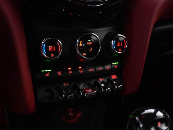 Mini Hatch III (F55/F56) Рестайлинг с пробегом 2019 года, цена 3 149 977 рублей, 70770 км, хэтчбек, Автокод Объявления