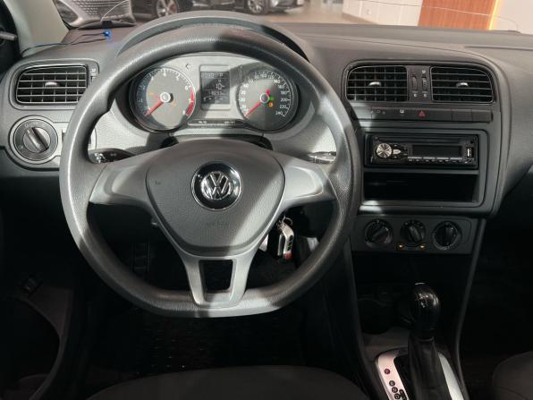 Volkswagen Polo V Рестайлинг с пробегом 2017 года, цена 1 040 000 рублей, 120000 км, седан, Автокод Объявления