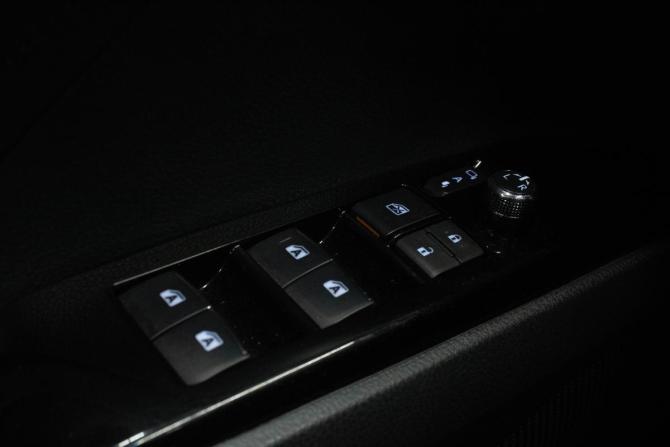Toyota Camry VIII (XV70) с пробегом 2019 года, цена 2 809 000 рублей, 127195 км, седан, Автокод Объявления