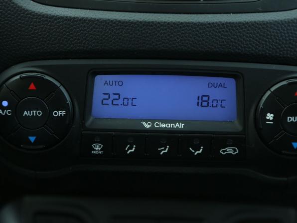 Hyundai ix35 I Рестайлинг с пробегом 2015 года, цена 955 000 рублей, 311900 км, внедорожник, Автокод Объявления