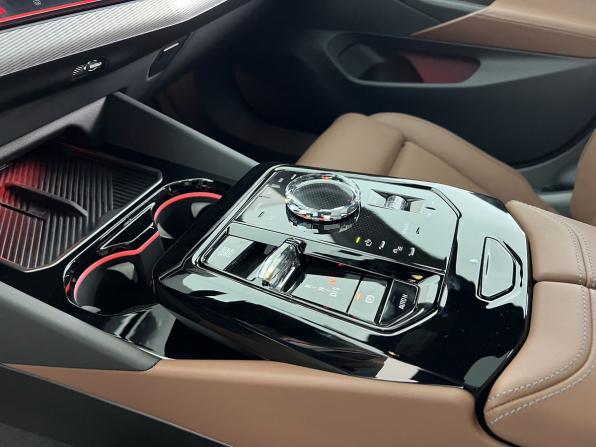 BMW 5 серии VIII (G60/G61/G68) с пробегом 2025 года, цена 8 840 000 рублей, 12500 км, седан, Автокод Объявления