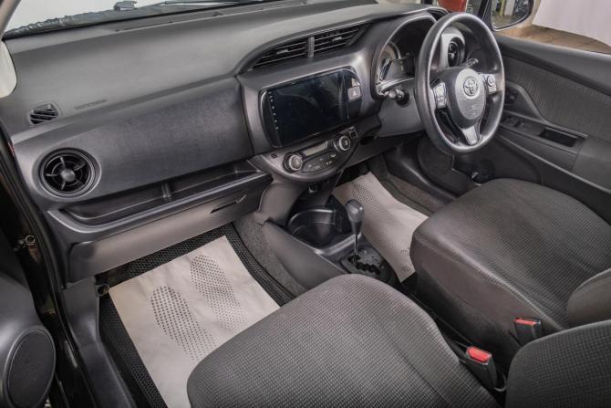 Toyota Vitz III (XP130) Рестайлинг 2 с пробегом 2017 года, цена 1 279 000 рублей, 72500 км, хэтчбек, Автокод Объявления
