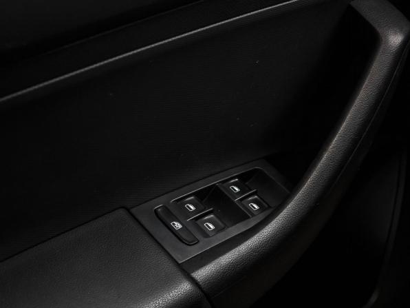 Skoda Rapid I с пробегом 2014 года, цена 930 000 рублей, 248974 км, лифтбек, Автокод Объявления