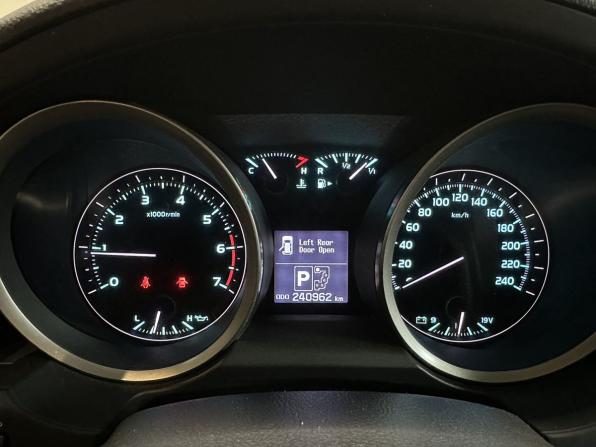 Toyota Land Cruiser 200 Series с пробегом 2011 года, цена 3 590 000 рублей, 240962 км, внедорожник, Автокод Объявления