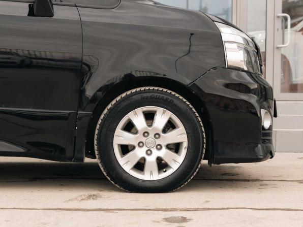 Toyota Voxy II (R70) Рестайлинг с пробегом 2011 года, цена 1 260 000 рублей, 246165 км, минивэн, Автокод Объявления
