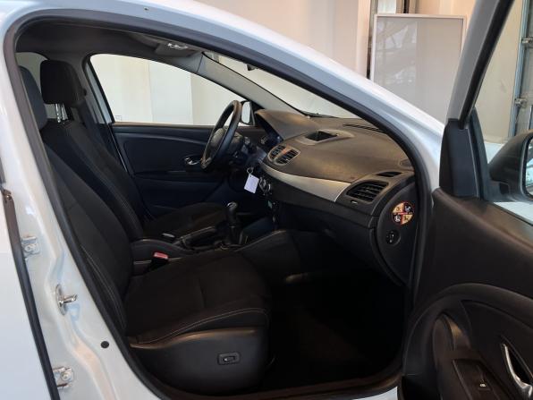 Renault Fluence I Рестайлинг с пробегом 2014 года, цена 650 000 рублей, 193241 км, седан, Автокод Объявления