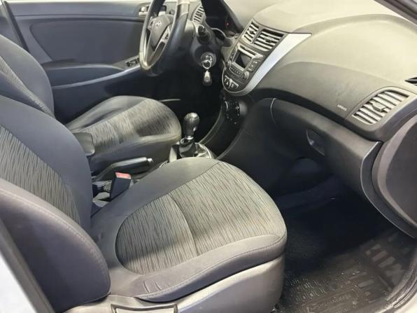 Hyundai Solaris I Рестайлинг с пробегом 2015 года, цена 929 000 рублей, 130000 км, седан, Автокод Объявления