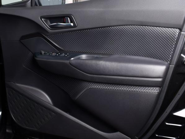 Toyota C-HR I с пробегом 2018 года, цена 1 765 995 рублей, 130183 км, внедорожник, Автокод Объявления