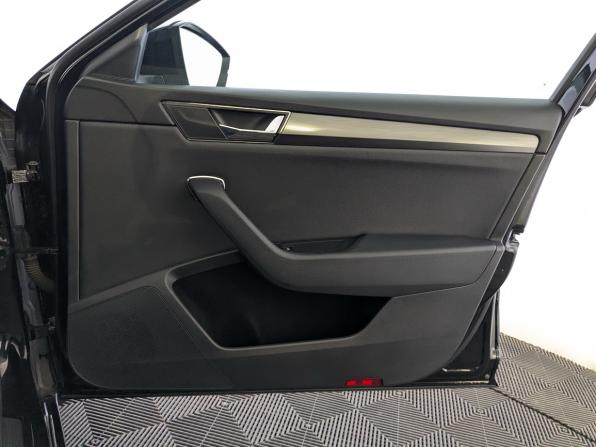 Skoda Superb III Рестайлинг с пробегом 2022 года, цена 3 400 000 рублей, 73321 км, лифтбек, Автокод Объявления