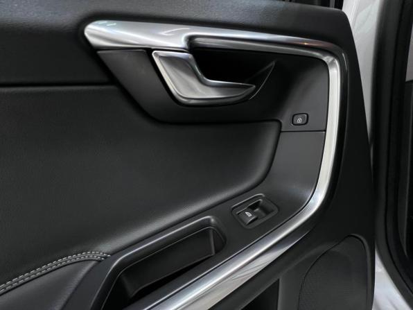 Volvo S60 II Рестайлинг с пробегом 2016 года, цена 1 300 000 рублей, 224229 км, седан, Автокод Объявления