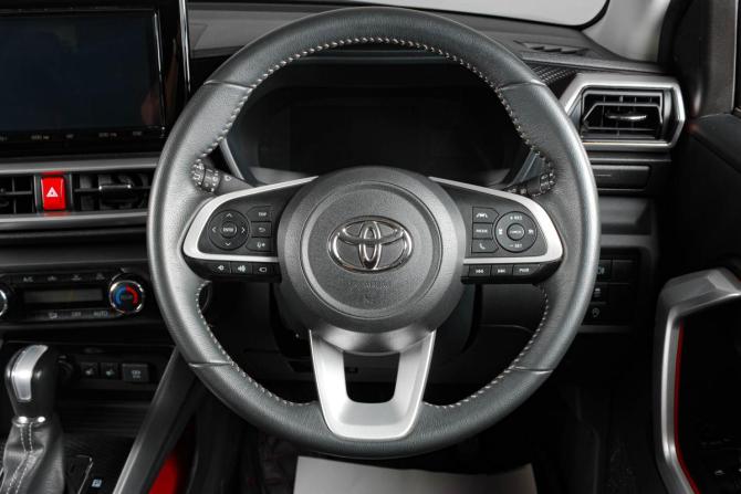 Toyota Raize I с пробегом 2021 года, цена 1 819 000 рублей, 91000 км, внедорожник, Автокод Объявления
