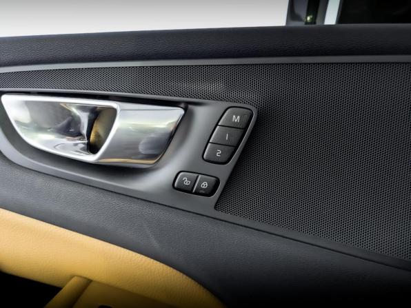 Volvo XC60 II с пробегом 2019 года, цена 3 390 000 рублей, 161048 км, внедорожник, Автокод Объявления