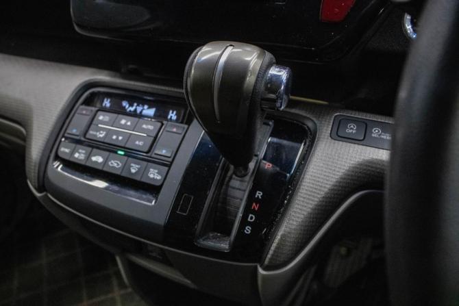 Honda Stepwgn V Рестайлинг с пробегом 2018 года, цена 2 149 000 рублей, 103977 км, минивэн, Автокод Объявления