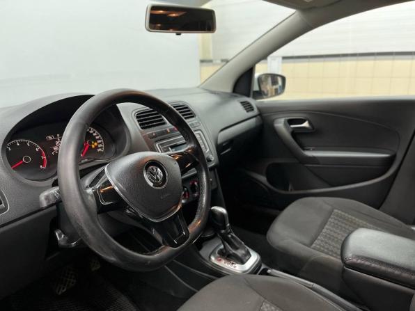 Volkswagen Polo V Рестайлинг с пробегом 2017 года, цена 1 149 900 рублей, 124245 км, седан, Автокод Объявления