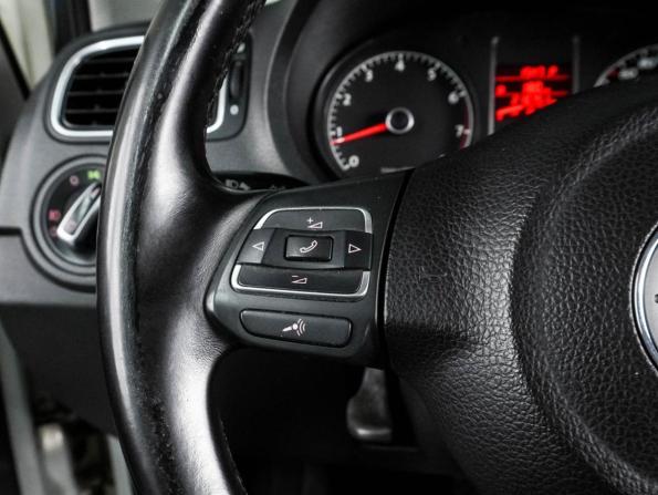 Volkswagen Polo V с пробегом 2012 года, цена 899 000 рублей, 210750 км, седан, Автокод Объявления
