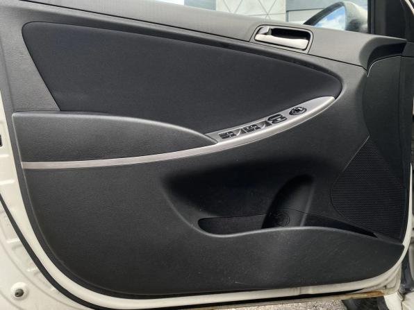 Hyundai Solaris I Рестайлинг с пробегом 2014 года, цена 1 000 000 рублей, 113179 км, седан, Автокод Объявления
