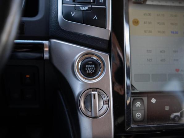 Toyota Land Cruiser 200 Series Рестайлинг 1 с пробегом 2014 года, цена 4 399 000 рублей, 228044 км, внедорожник, Автокод Объявления