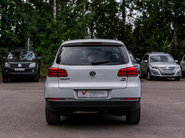 Volkswagen Tiguan I Рестайлинг с пробегом 2015 года, цена 875 000 рублей, 304649 км, внедорожник, Автокод Объявления
