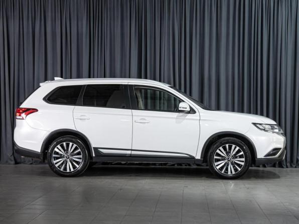 Mitsubishi Outlander III Рестайлинг 2 с пробегом 2018 года, цена 1 799 000 рублей, 164812 км, внедорожник, Автокод Объявления