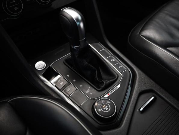 Volkswagen Tiguan II с пробегом 2019 года, цена 2 499 000 рублей, 186869 км, внедорожник, Автокод Объявления