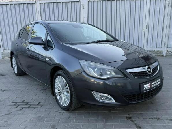 Opel Astra J с пробегом 2011 года, цена 645 000 рублей, 298067 км, хэтчбек, Автокод Объявления