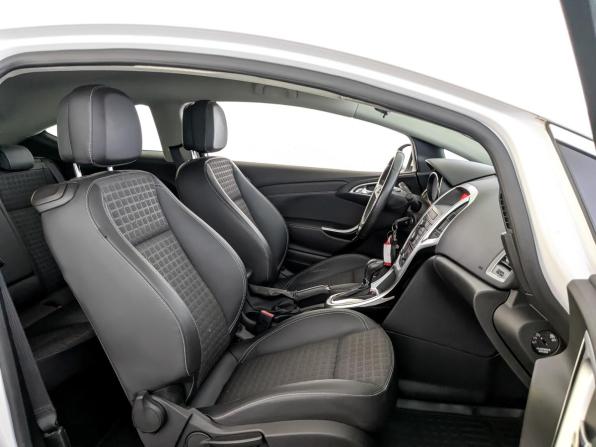 Opel Astra J Рестайлинг с пробегом 2013 года, цена 1 200 000 рублей, 53125 км, хэтчбек, Автокод Объявления