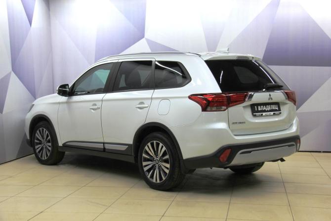 Mitsubishi Outlander III Рестайлинг 3 с пробегом 2021 года, цена 2 720 000 рублей, 37173 км, внедорожник, Автокод Объявления