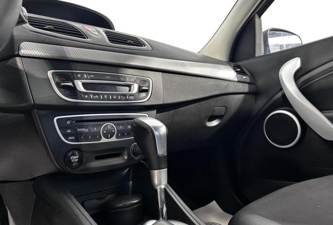 Renault Fluence I с пробегом 2011 года, цена 685 000 рублей, 211857 км, седан, Автокод Объявления