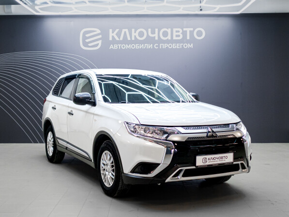 Mitsubishi Outlander III Рестайлинг 3 с пробегом 2021 года, цена 2 596 000 рублей, 46500 км, внедорожник, Автокод Объявления