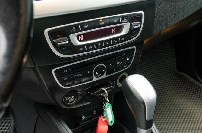 Renault Fluence I с пробегом 2012 года, цена 624 000 рублей, 222000 км, седан, Автокод Объявления