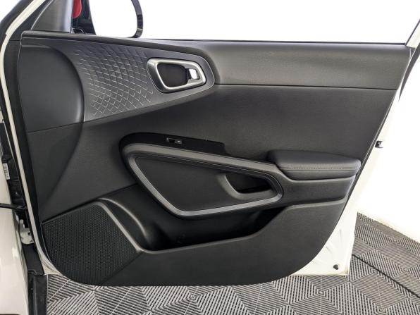 Kia Soul III с пробегом 2022 года, цена 2 499 000 рублей, 14000 км, хэтчбек, Автокод Объявления